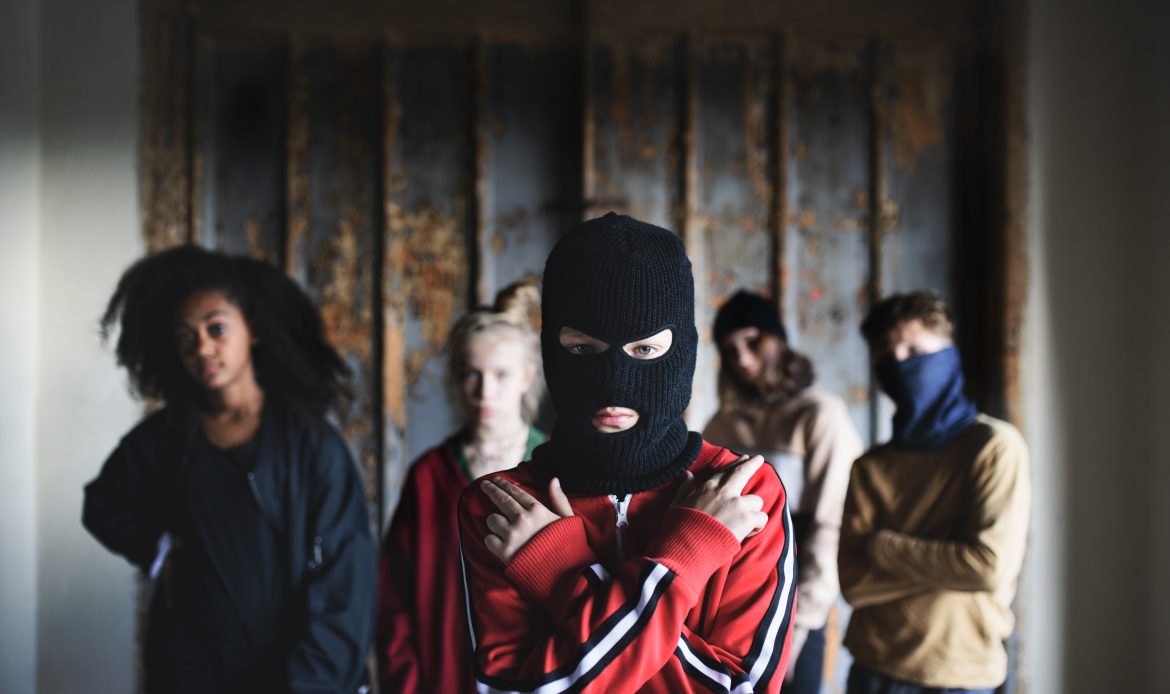 Glanz, Glitter, geblendet – wie Castingshows Jugendliche ausnutzen – das Musical