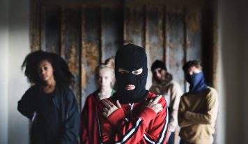 Glanz, Glitter, geblendet – wie Castingshows Jugendliche ausnutzen – das Musical