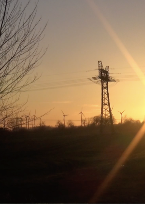 Die Angst vor der Dunkelflaute – wie rechte Mythen den Energiemarkt verdunkeln