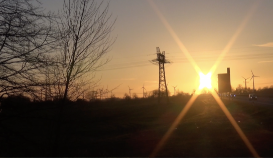 Die Angst vor der Dunkelflaute – wie rechte Mythen den Energiemarkt verdunkeln